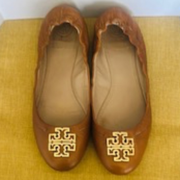 Tory Burch Royal Tan Leather Flats with TB Metallic Gold plated Logo-Pre-Owned - Picture 5 of 16